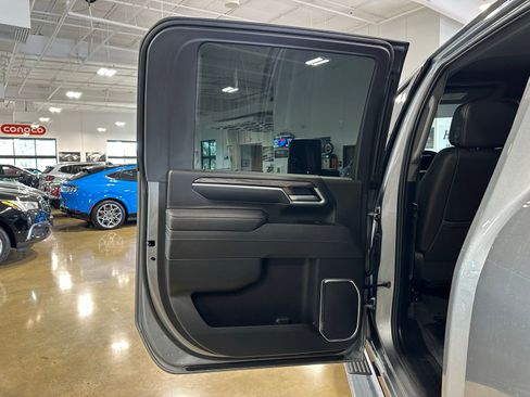 Used 2025 Chevrolet Silverado 2500 LTZ w/ LTZ Convenience Package image 33