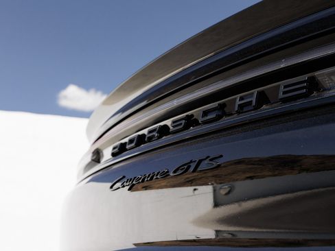 Certified 2025 Porsche Cayenne GTS AWD/4WD image 12