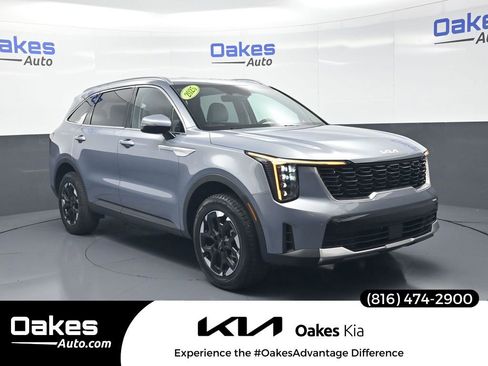 Certified 2025 Kia Sorento S AWD/4WD image 1