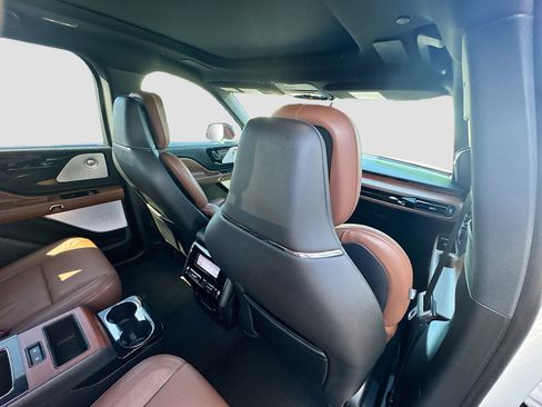 Used 2024 Lincoln Aviator Reserve w/ Equipment Group 201A image 31