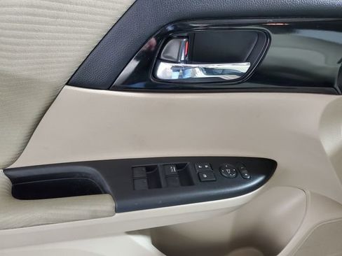 Used 2017 Honda Accord LX image 22