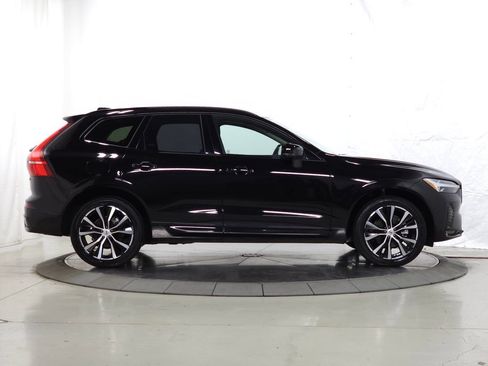 Certified 2025 Volvo XC60 B5 Plus AWD/4WD image 10