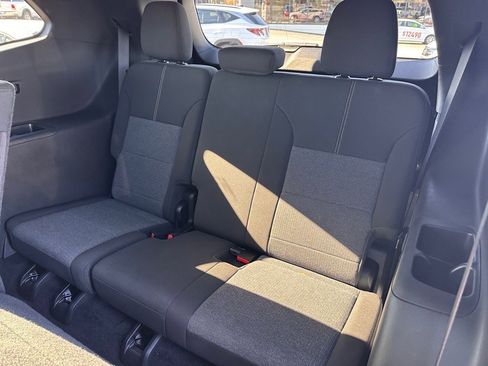 Used 2025 GMC Acadia Elevation image 14