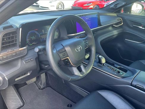 Used 2023 Toyota Crown Limited image 16