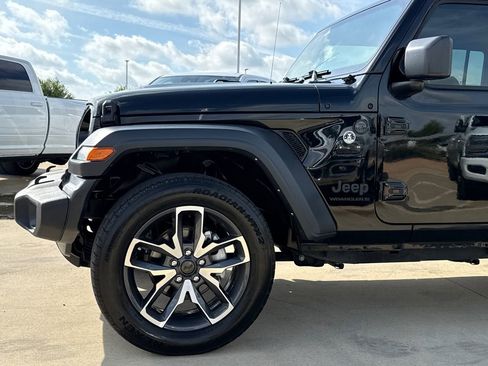Used 2023 Jeep Wrangler Sport S image 5