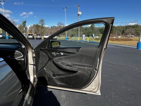 Used 2024 Chevrolet Malibu LT image 17