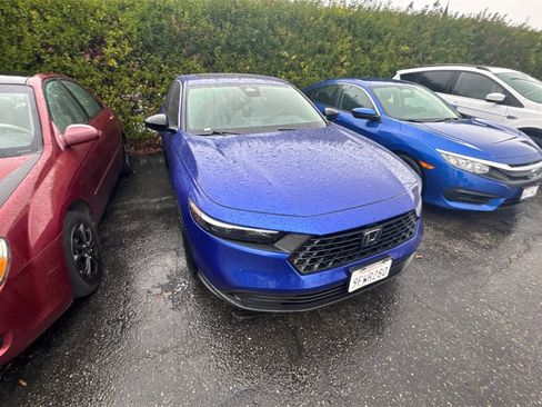 Used 2023 Honda Accord Sport image 2