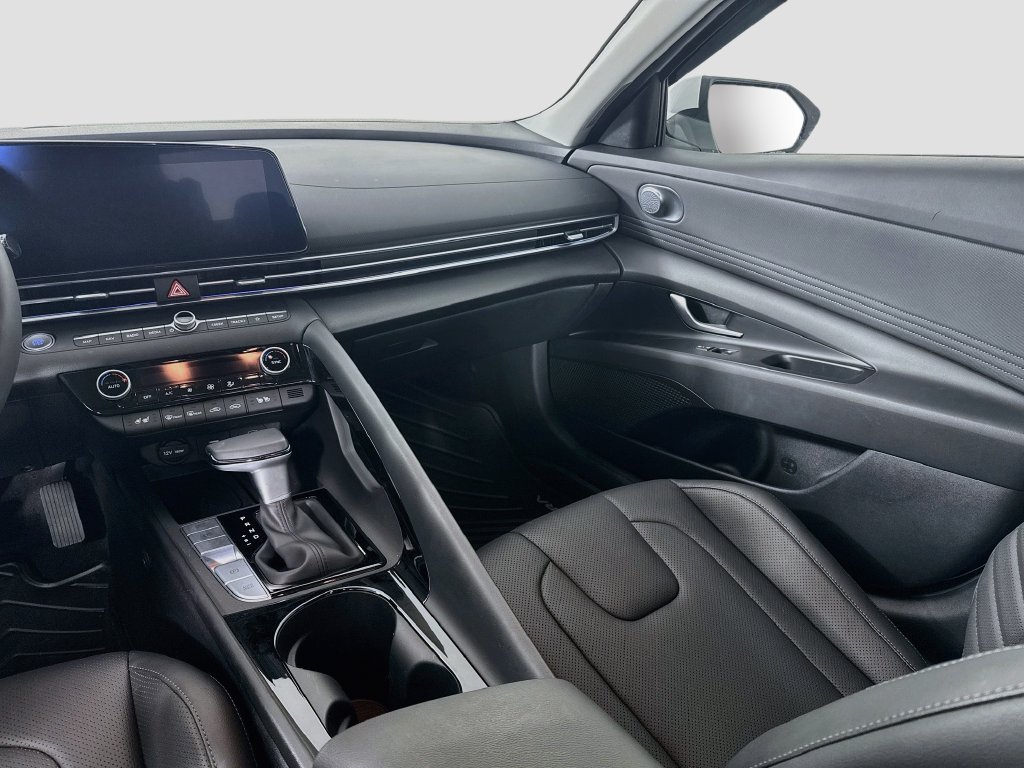 Certified 2025 Hyundai Elantra Limited FWD image 25