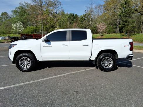 Certified 2024 Chevrolet Colorado LT w/ LT Convenience Package II AWD/4WD image 8