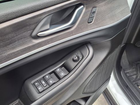 Used 2025 Jeep Grand Cherokee L Limited RWD image 12