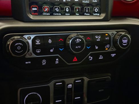 Used 2021 Jeep Gladiator Rubicon w/ Dual Top Group AWD/4WD image 10
