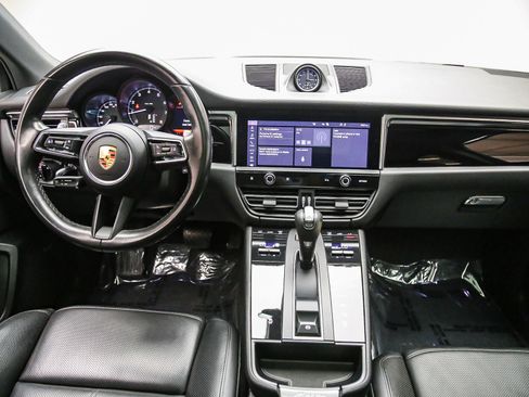 Certified 2022 Porsche Macan AWD/4WD image 16