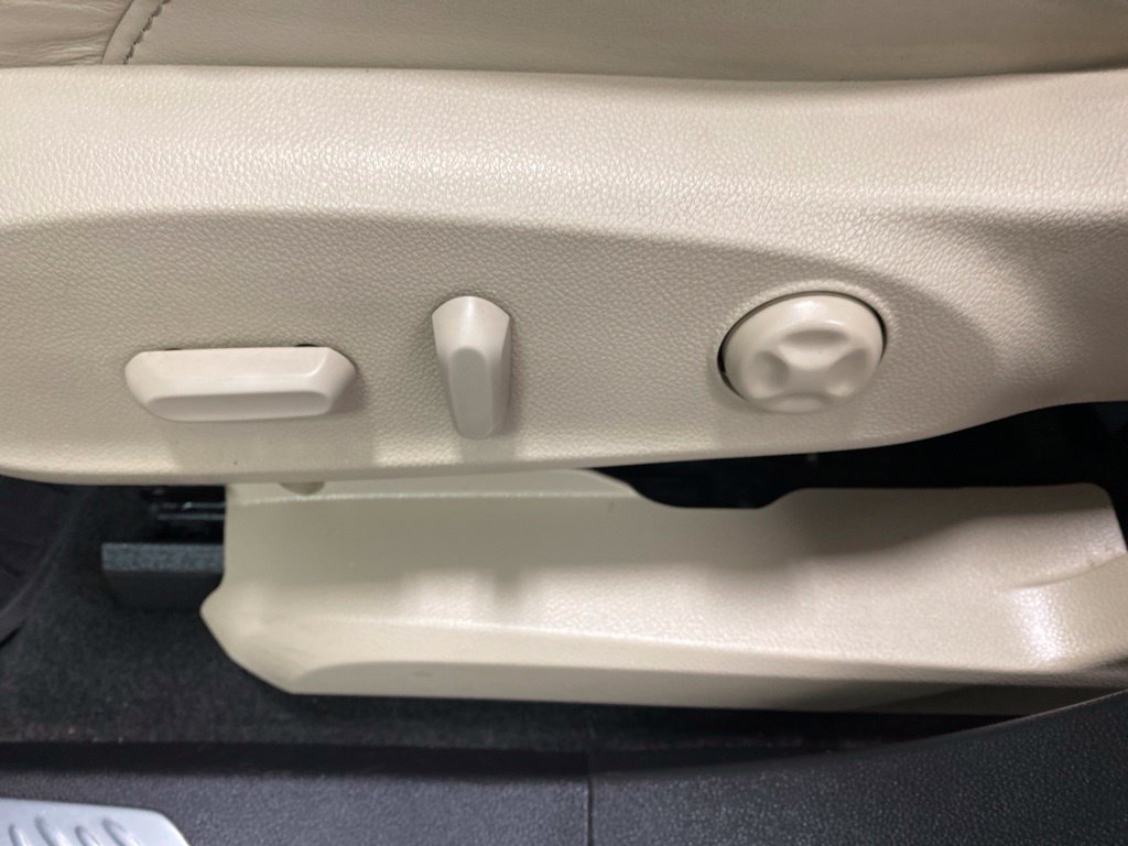 Used 2018 Buick Envision Essence AWD/4WD image 39