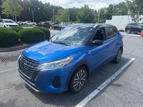 Used 2023 Nissan Kicks SV FWD image 3
