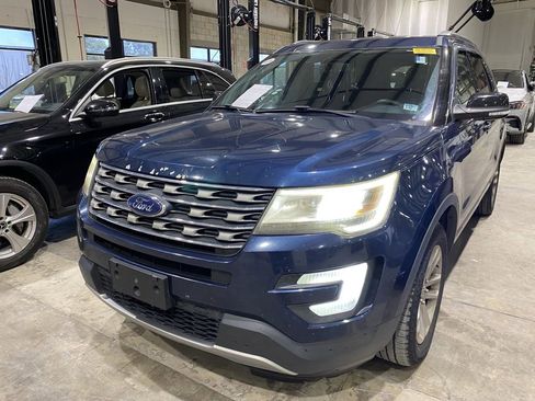 Used 2017 Ford Explorer XLT w/ Equipment Group 201A FWD image 15