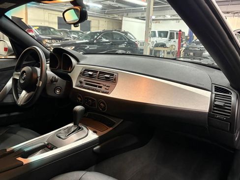 Used 2003 BMW Z4 2.5i image 13