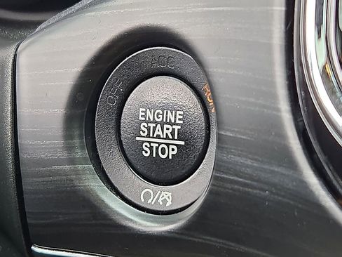 Used 2020 Jeep Grand Cherokee Limited w/ Luxury Group II image 26