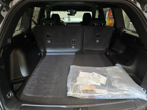 New 2025 Jeep Grand Cherokee Laredo w/ Luxury Tech Group I RWD image 35