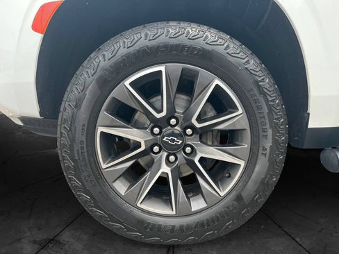 Used 2023 Chevrolet Tahoe Z71 w/ Luxury Package AWD/4WD image 14