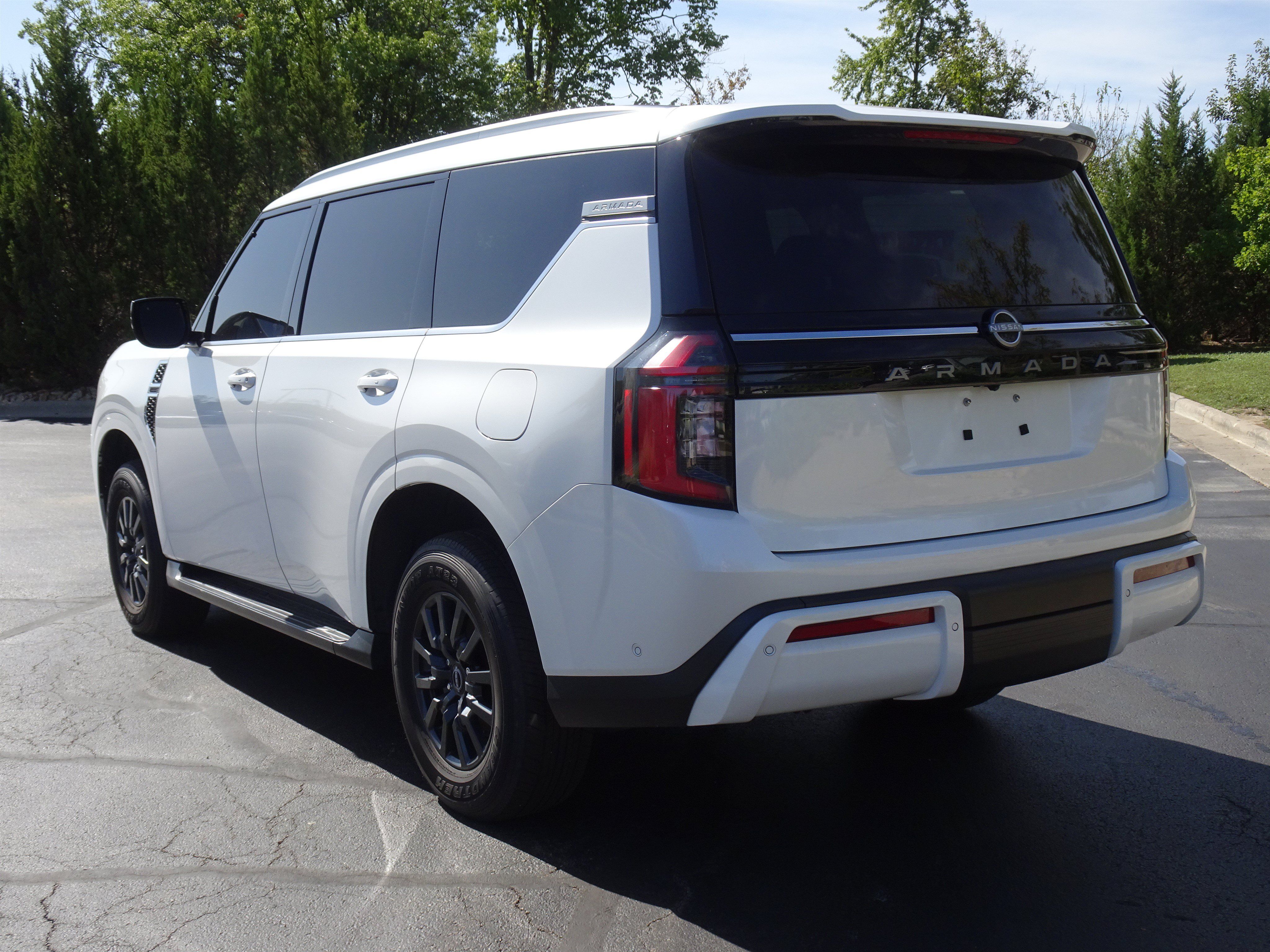 Used 2025 Nissan Armada SV AWD/4WD image 4
