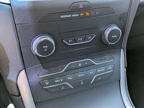 Used 2019 Ford Edge SEL w/ Equipment Group 201A AWD/4WD image 17
