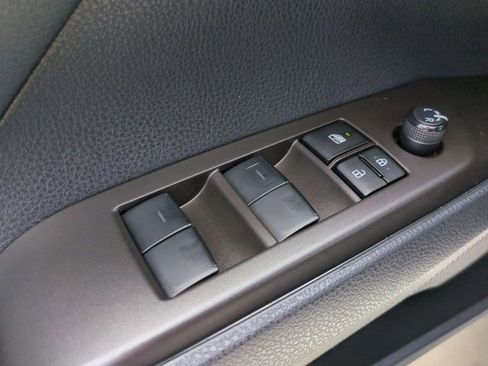 Used 2023 Toyota Camry SE image 12