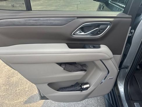 Used 2023 GMC Yukon SLT w/ SLT Luxury Package AWD/4WD image 10