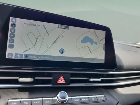 Certified 2021 Hyundai Elantra Limited FWD image 24