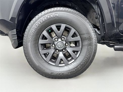 Certified 2022 Toyota Tacoma SR5 w/ Technology Package image 38