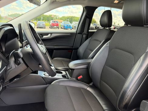 Used 2025 Ford Escape SE FWD image 18