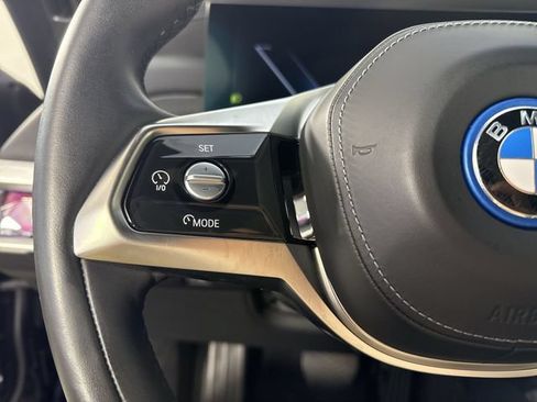 Used 2023 BMW i7 xDrive60 AWD/4WD image 11