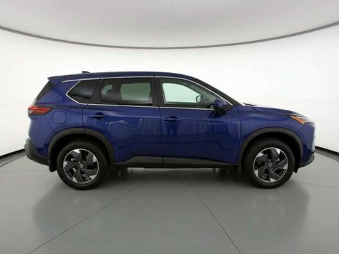 Used 2025 Nissan Rogue SV image 8
