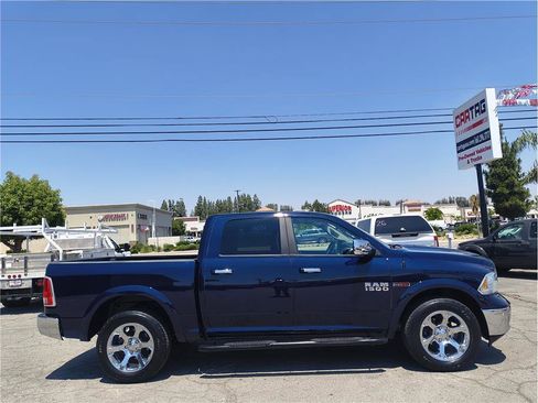 Used 2017 RAM 1500 Laramie w/ Convenience Group AWD/4WD image 4