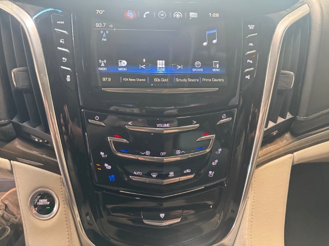 Used 2018 Cadillac Escalade Luxury AWD/4WD image 3