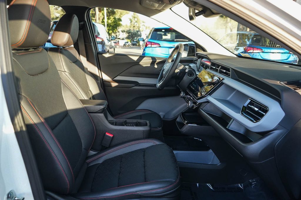 Used 2027 Chevrolet Bolt RS FWD image 15