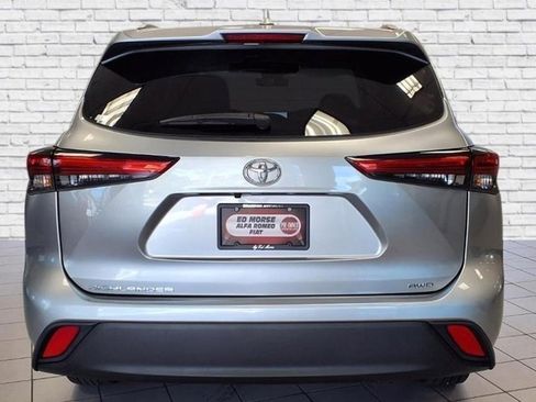 Used 2023 Toyota Highlander XLE image 4
