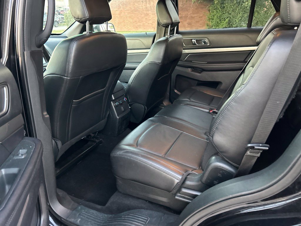 Used 2018 Ford Explorer XLT w/ Equipment Group 202A AWD/4WD image 8