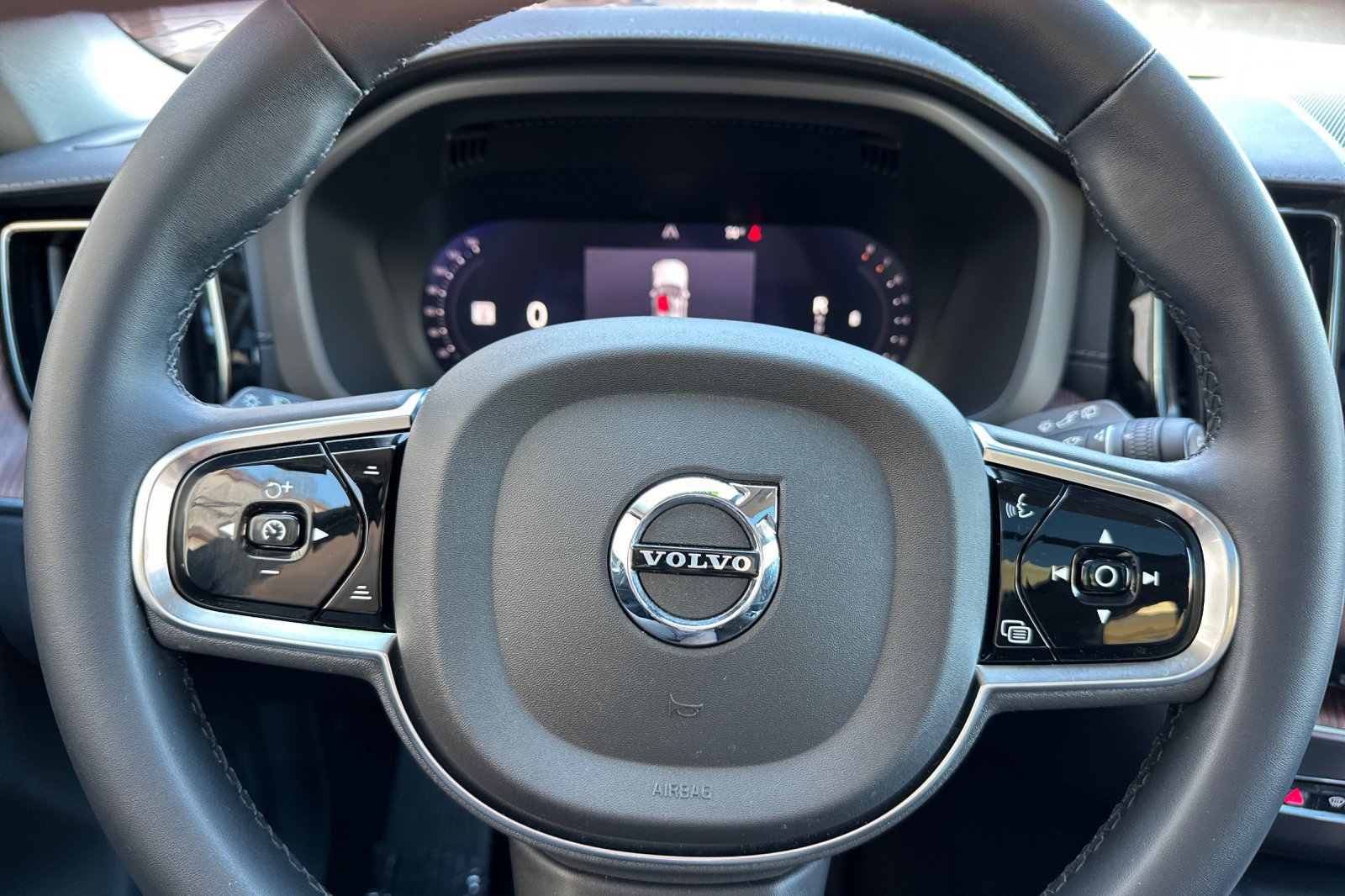 Certified 2024 Volvo XC60 B5 Ultimate w/ Protection Package Premier AWD/4WD image 27