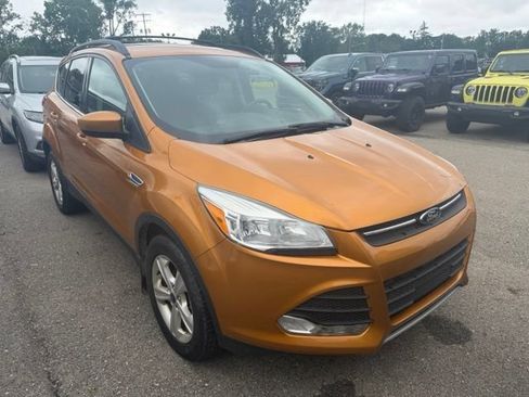 Used 2016 Ford Escape SE w/ Equipment Group 201A AWD/4WD image 2