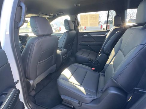 Used 2025 GMC Acadia Elevation w/ Elevation Premium Package image 8