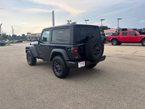 Used 2025 Jeep Wrangler Sport AWD/4WD image 3