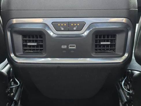 Used 2022 Chevrolet Silverado 1500 LTZ w/ LTZ Premium Package AWD/4WD image 19