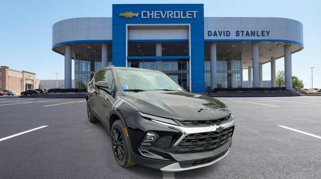 New 2026 Chevrolet Blazer LT w/ LPO, Black Sport Package FWD image 2