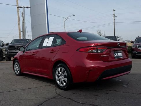 Used 2021 Toyota Corolla LE image 5