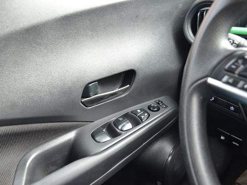 Used 2022 Nissan Kicks S image 9