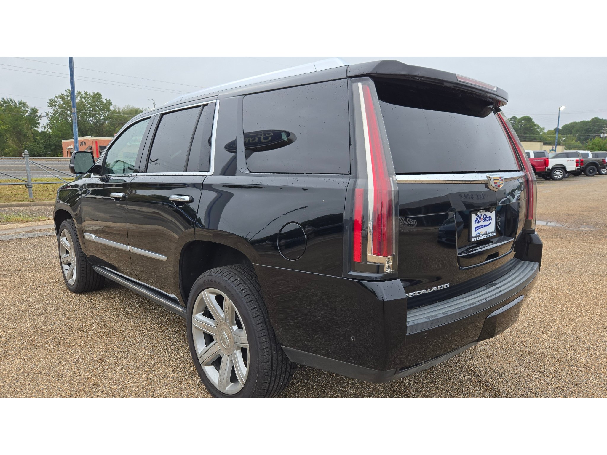 Used 2019 Cadillac Escalade Premium Luxury RWD image 3