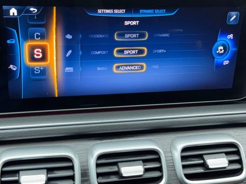 Used 2024 Mercedes-Benz GLE 53 AMG 4MATIC Coupe w/ Driver Assistance Package image 33