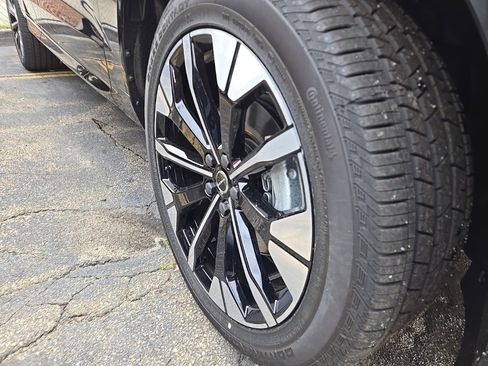 New 2026 Volvo XC60 B5 Plus w/ Protection Package Premier image 4