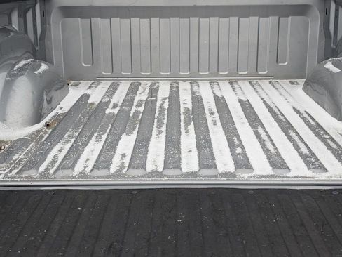 Used 2019 RAM 1500 Laramie AWD/4WD image 22