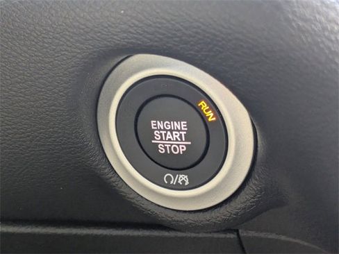 New 2025 Chrysler Voyager LX image 32